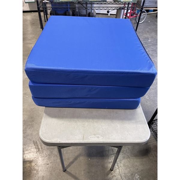 BLUE FOLDING SLEEP MATT, 27 X 76 INCH