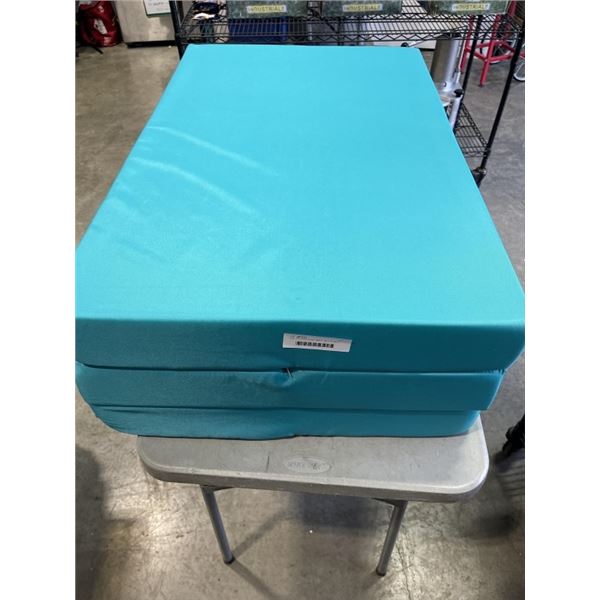 TEAL FOLDING SLEEP MATT, 39 X 76 INCH