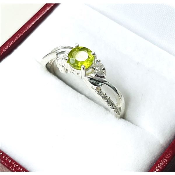 STERLING SILVER NATURAL PERIDOT (0.60CT) AND NATURAL WHITE TOPAZ (0.04CT) RING, SIZE 7.25, W/A $550.