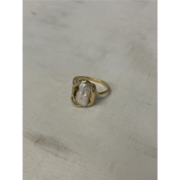 10K GOLD RING W/ PEARL, 2 GRAMS
