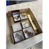 Image 4 : 2 TRAYS OF VINTAGE JEWELLERY