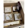 Image 5 : 2 TRAYS OF VINTAGE JEWELLERY