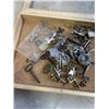 Image 3 : TRAY OF VINTAGE KEYS
