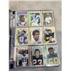 Image 3 : BINDER OF 90 TOPPS FOOTBALL CARDS 1970S