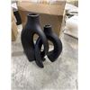 Image 4 : 2 NEW HANGING FACE SWING PLANTERS AND NEW SET OF BLACK VASES