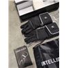 Image 3 : 2 PAIRS OF HEATED GLOVES