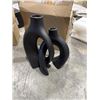 Image 4 : 2 NEW HANGING FACE SWING PLANTERS AND NEW SET OF BLACK VASES