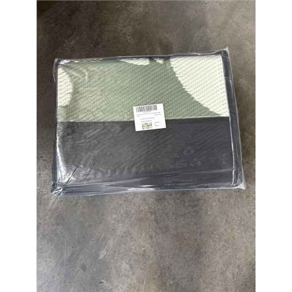 NEW 8X10FT GREEN AND BEIGE REVERSIBLE WATERPROOF OUTDOOR / CAMPING / PICNIC CARPET IN ZIPPERED BAG W