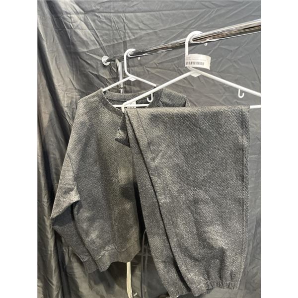 NEW MENS NIKE TRACK SUIT - XL HOODY AND LARGE PANTS