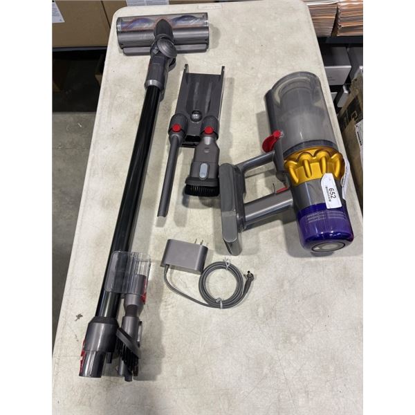 DYSON V15 DETECT TOTAL CLEAN EXTRA CORDLESS STICK VACUUM - TESTED WORKING, RETAIL $1199