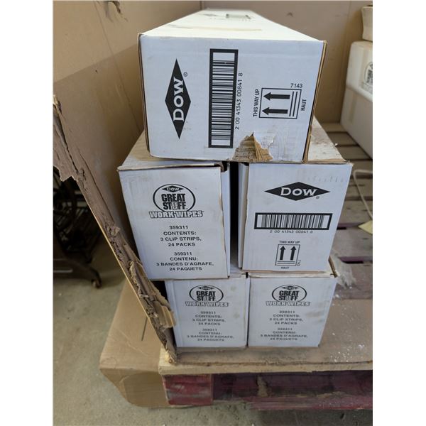 (5) Boxes Full of "Great Stuff" Package Work Wipes w/ Clips