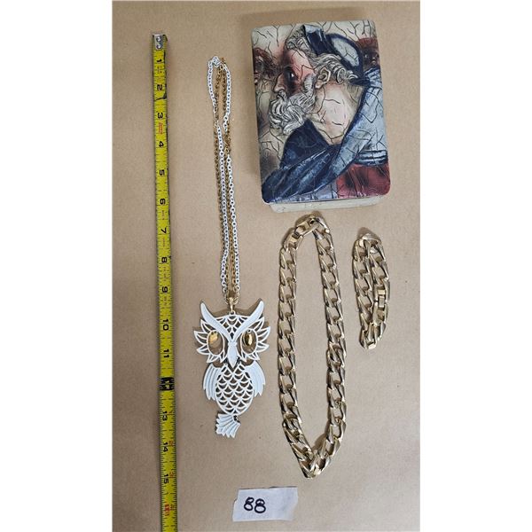 Unique Jewelry Box w/ Fashion Jewelry