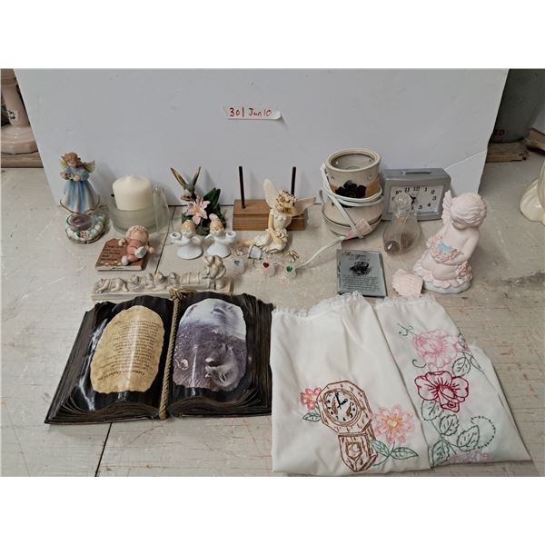 Candles, lamp, alarm clock, glass décor
