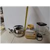 Image 2 : electric blender + kettle