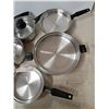 Image 3 : 7 pots 1 missing a lid
