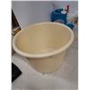 Image 3 : lot of kitchen containers