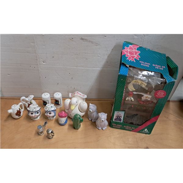 santa klaus in a box + salt + pepper shakers