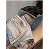 Image 2 : blankets and pillows