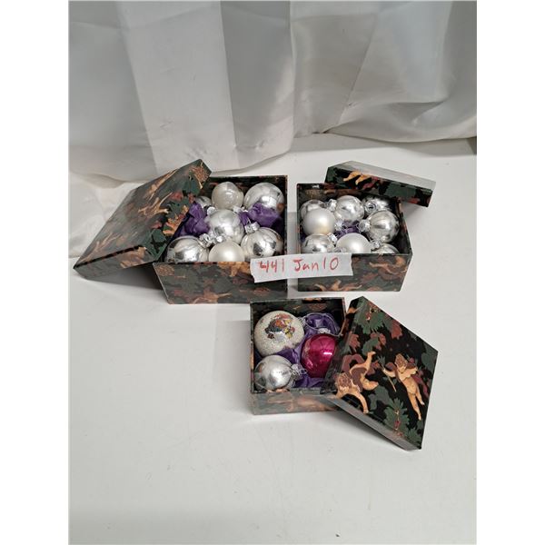 christmas tree bulbs