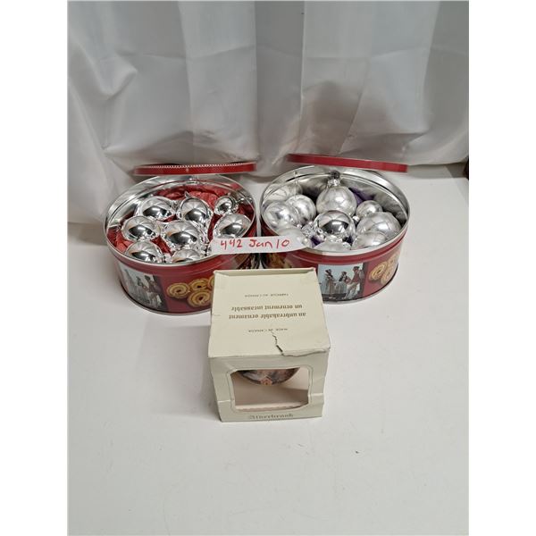 christmas tree bulbs