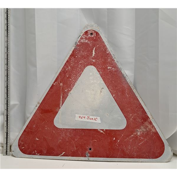 yield sign tin
