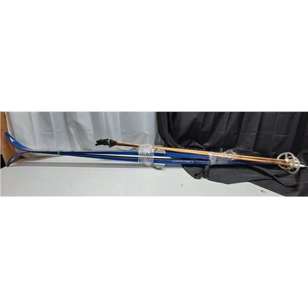 7 feet long ski's + 55" long ski sticks