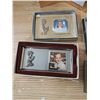 Image 2 : picture frames + décor
