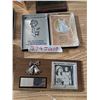 Image 3 : picture frames + décor