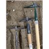 Image 2 : 3 garden hoes