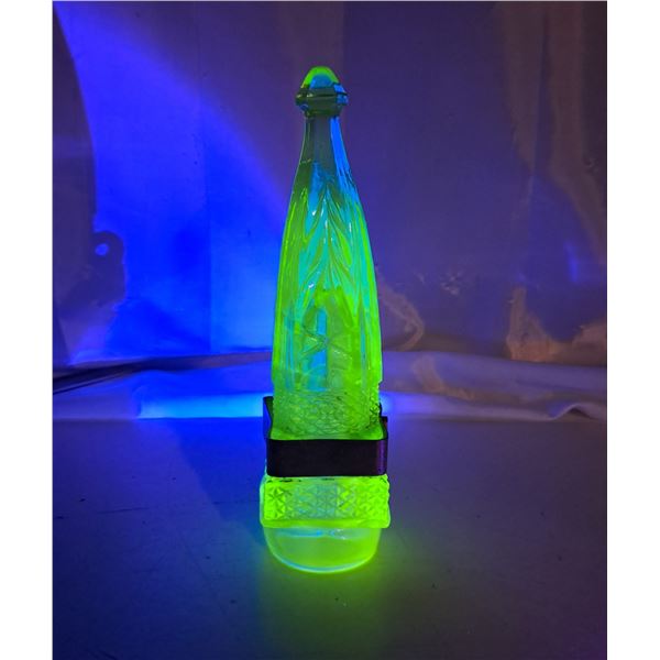 Automobile bud/flower vase Uranium