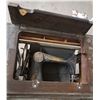 Image 6 : vintage singer sewing machine