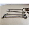 Image 2 : (4) Furniture Castors, (6) Cabinet Pulls