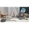 Image 1 : floral décor, basket, canvas painting, flower pots, popcorn popper misc