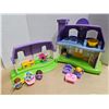 Image 2 : Fisher Price Doll House w/ Figures