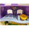 Image 4 : Fisher Price Doll House w/ Figures