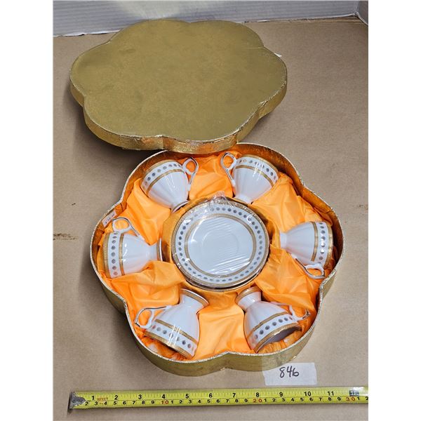 12-piece Porcelain Tea Gift Set in Box