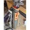Image 4 : Golf clubs and carriers