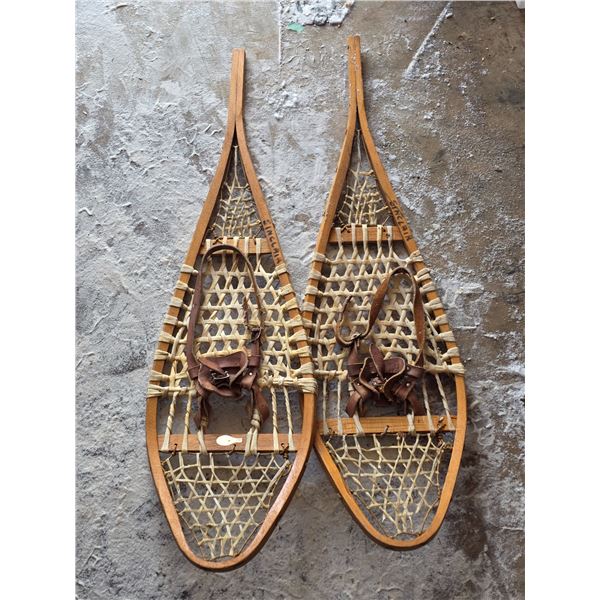Wood snow shoes