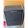 Image 1 : Speaker cabinet by traynor- untested