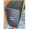 Image 2 : Speaker cabinet by traynor- untested