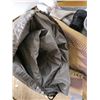 Image 2 : Air mattress and blankets