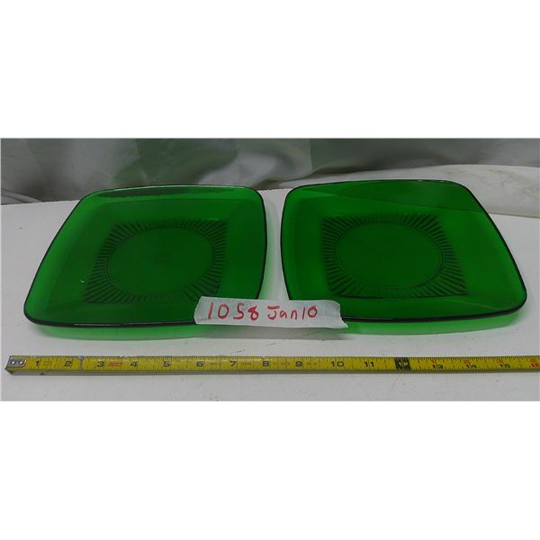 2 green glass plates
