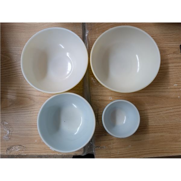 Pyrex Bowl Set (Large To Small)