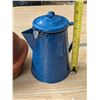 Image 2 : Enamel Kettle w/ Clay Baker LAGOSTINE