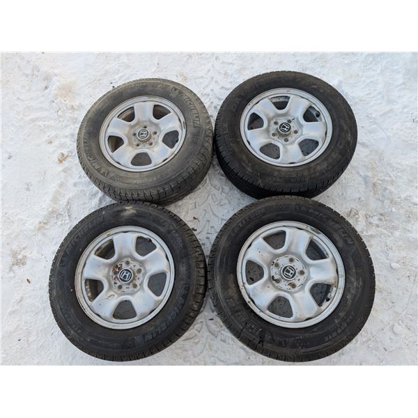Set of (4) MICHELIN 215/70 R16 Studless Latitude Tires