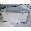 Image 5 : Feel The Magic Beachcomber Hot Tub w/ Cover (not Tested/not Known of Working) 45"x86"x79"