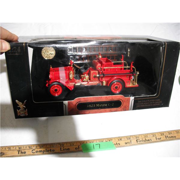 signature series die cast 1:24 scale 1923 maxim c-2 firetruck (NIB)