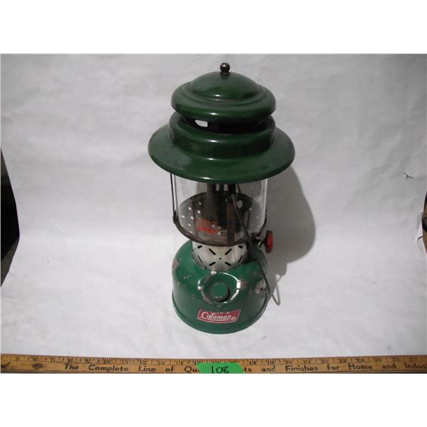 1971 coleman 220 f lantern no 330 glass globe