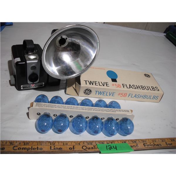 kodak brownie hawkeye camera + 12 # 5b flash bulbs