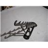 Image 3 : cast iron hanger